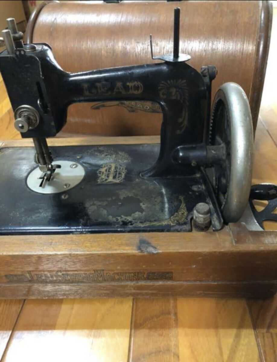 Antique Vintage Hand Crank Sewing Machine Lead 400mm × 230mm × 280mm